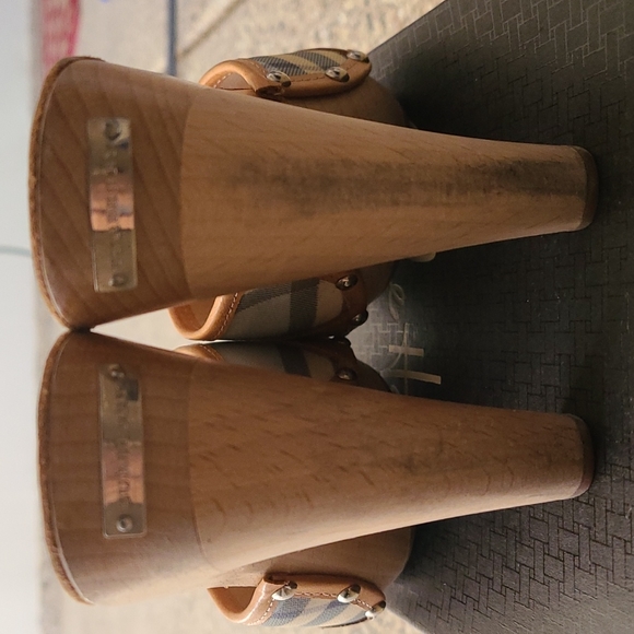 Burberry sandals - Picture 2 of 5